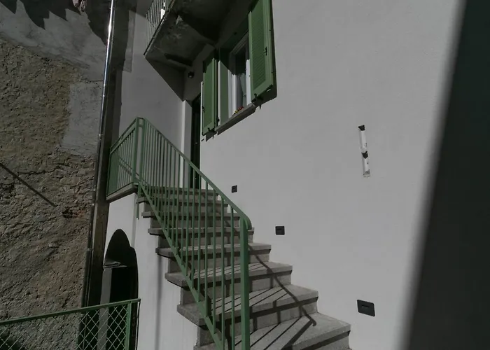 Mamma Ciccia - Modern In The Historic Centre Mandello del Lario