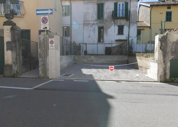 Mamma Ciccia - Modern In The Historic Centre Mandello del Lario