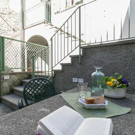 Mamma Ciccia - Modern In The Historic Centre Mandello del Lario